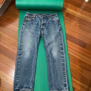 Men’s Levi’s 501 35 x 31 blue denim button fly straight leg